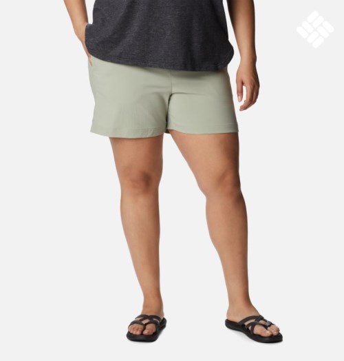 Women's Columbia On The Go Shorts Olive | Plus Size CA-O85L3